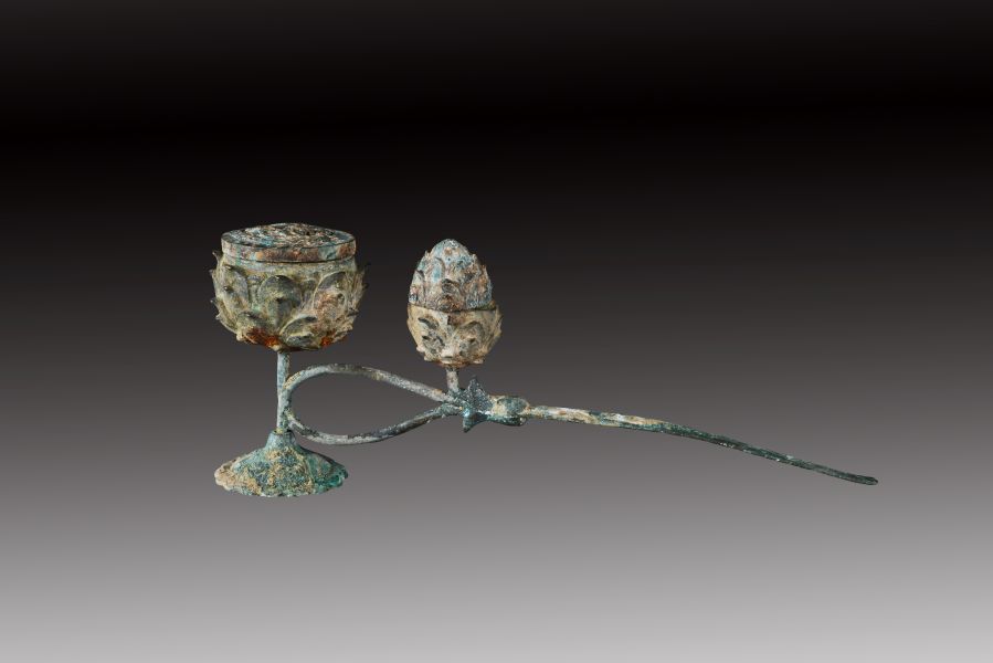 18. 辽莲形铜香薰 18. 辽莲形铜香薰