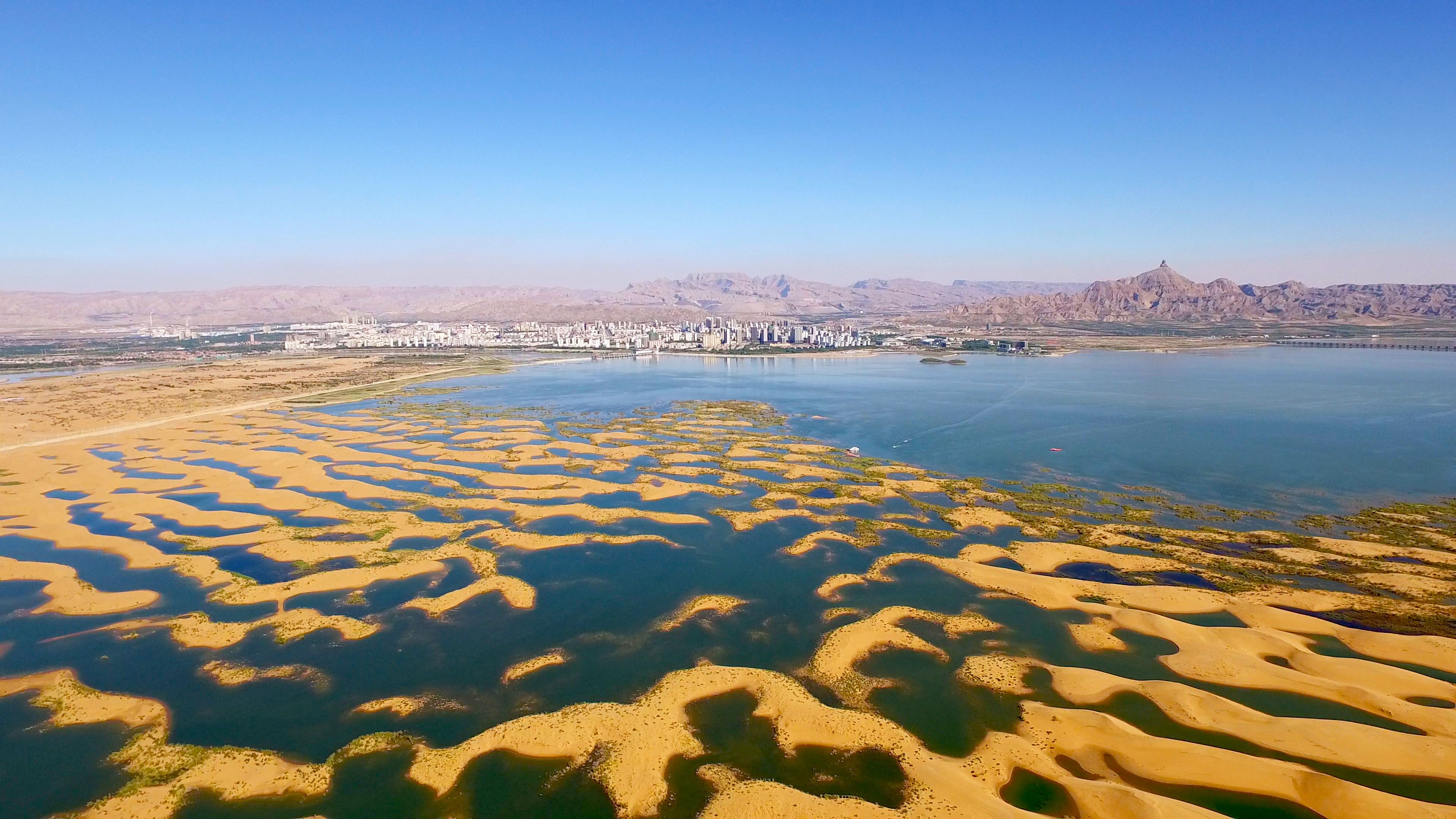 沙漠看海 中国乌海（摄影：马世民）